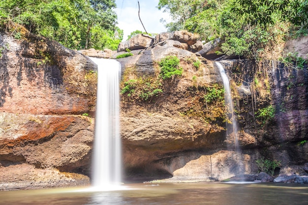 Podróż I Wolność Cieszy Się Tropikalnego Siklawa Widok W Khao Yai Nakhonratchasima