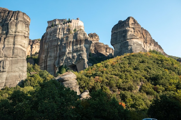 Podróżuj Zabytkowy Klasztor Meteora Na Szczycie Gór Tesalii W Grecji