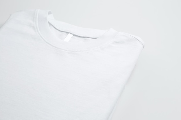 Podstawowa składana biała koszulka Makieta do brandingowej koszulki Skopiuj miejsce