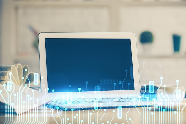 Podwójna ekspozycja komputera stacjonarnego i hologramu tematycznego technologii Koncepcja rozwoju oprogramowania