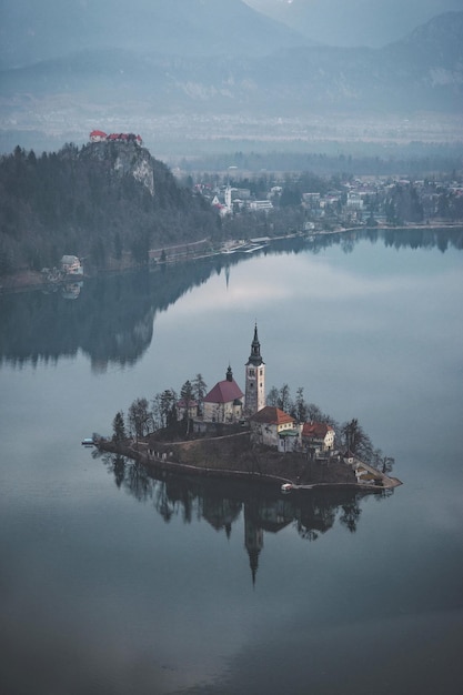 Podwyższony widok na jezioro Bled