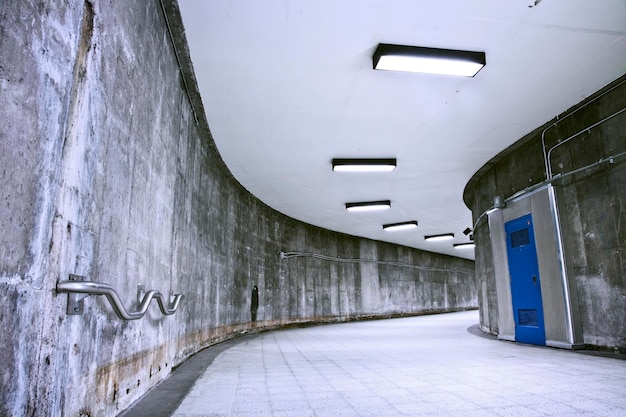 Podziemny korytarz metra Grunge bez ludzixA