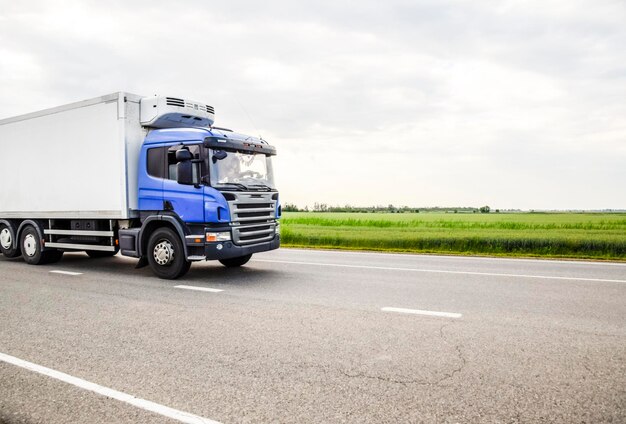 Pojazdy towarowe na torze Wagon towarowy Ciężarówka