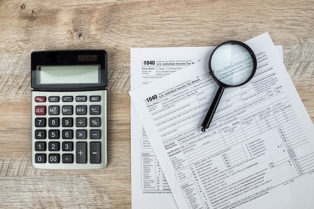 Pojęcie terminu na dokumenty Pusty formularz podatkowy Koncepcja terminu podatkowego1040 formularze podatkowedokument finansowy
