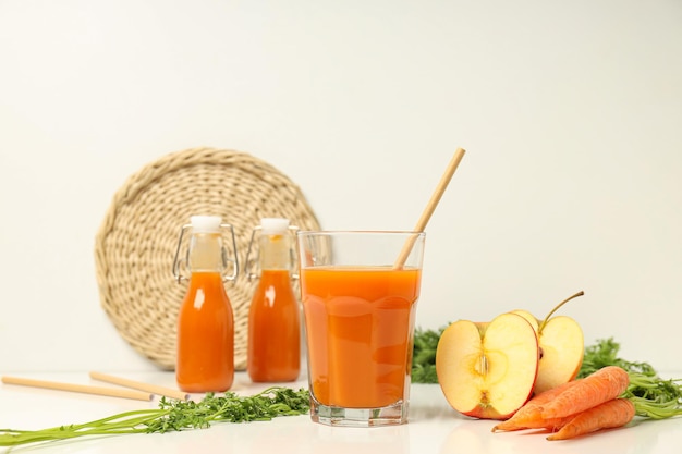 Pojęcie zdrowego odżywiania i diety z sokiem marchwiowym