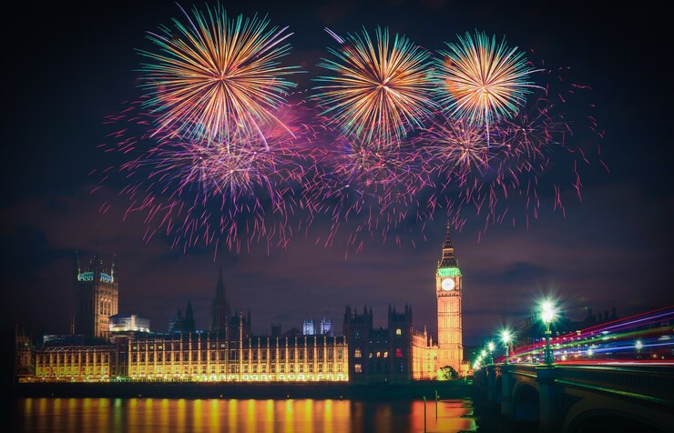 Pokaz sztucznych ogni nad Big Ben nocą