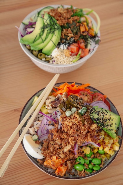 Poke bowl na wynos z warzywami