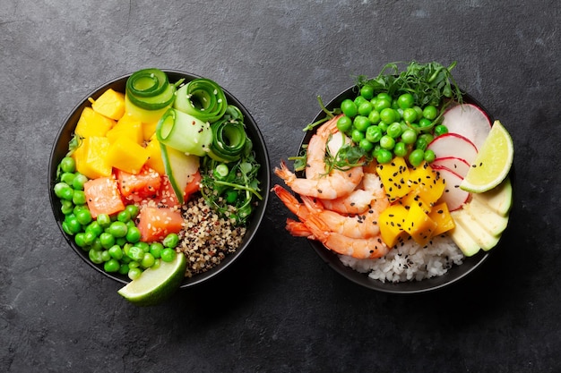 Poke Bowls Z Krewetkami, łososiem, Awokado I Mango