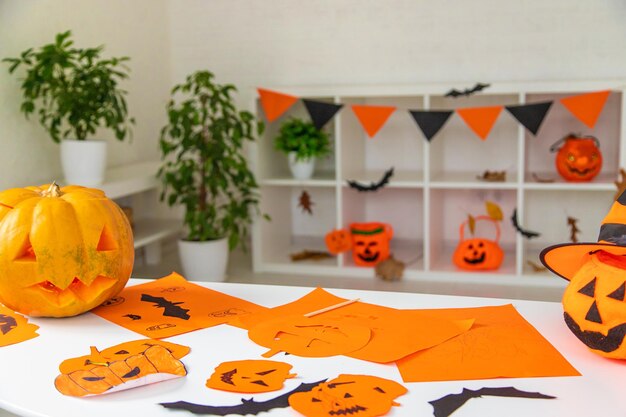 Pokój ozdobiony świętem Halloween Selektywna ostrość Szczęśliwy