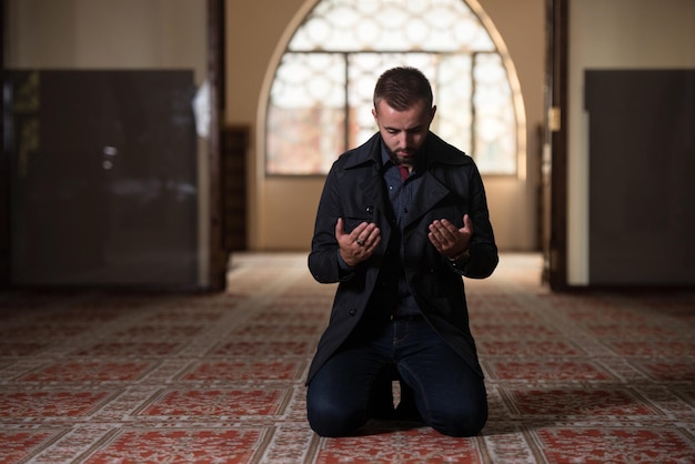 Pokorna modlitwa muzułmańska