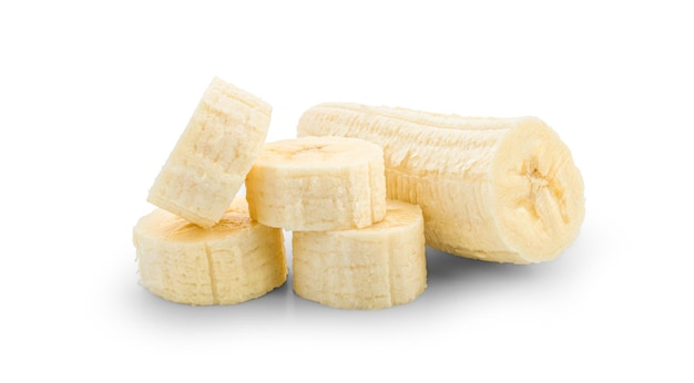 Pokrojona ścieżka bananowa na białym tle