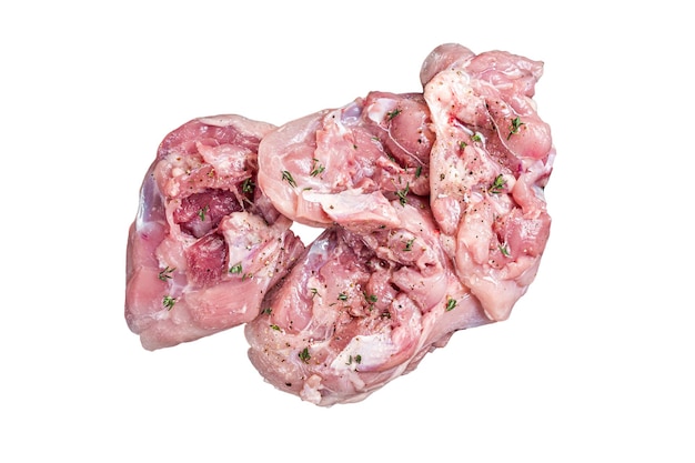 Pokrojone surowe mięso filetowe z udka kurczaka gotowe do gotowania z przyprawami izolowane na białym tle