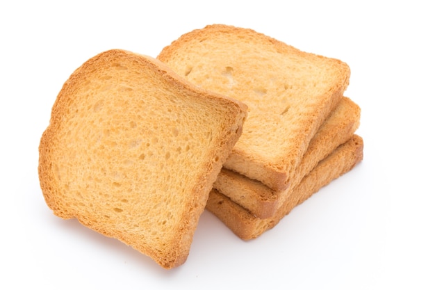 Pokrojony chleb tostowy na białym tle