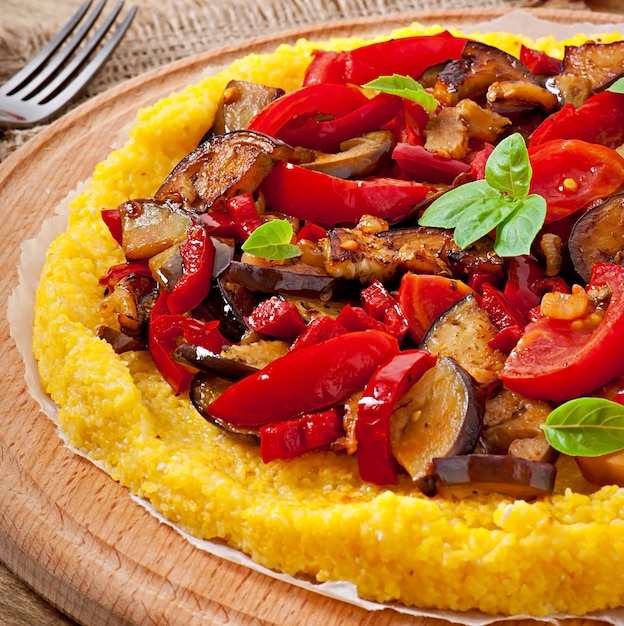 Polenta Z Warzywami - Grys Kukurydziany Pizza Z Pomidorem I Bakłażanem