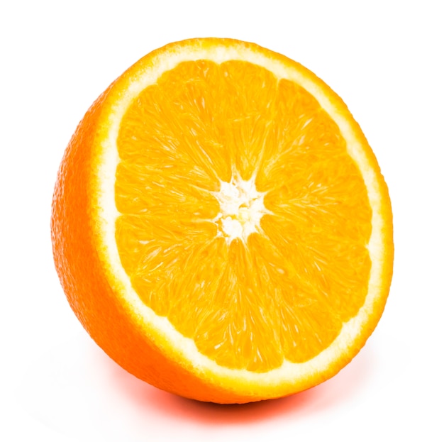Połówka odizolowywająca na bielu pomarańcze