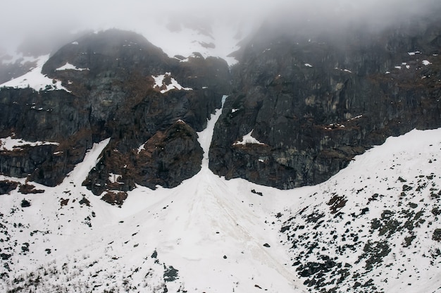 Polskie Tatry we mgle