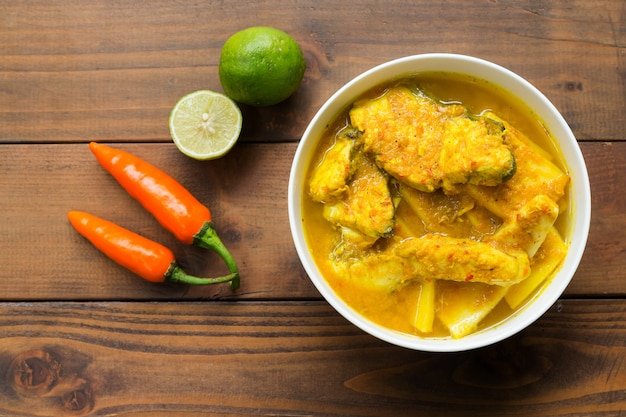 Południowy tajlandzki korzenny Żółty curry