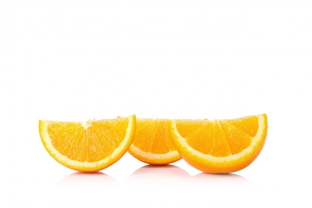 Pomarańczowa owoc odizolowywająca na bielu