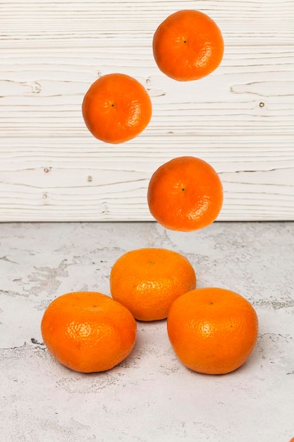 pomarańczowa soczysta mandarynka na pokładzie latania