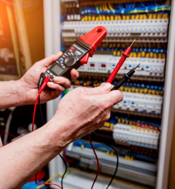 Pomiary elektryczne za pomocą multimetru
