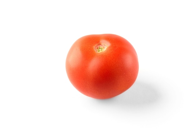Pomidor na białym tle.