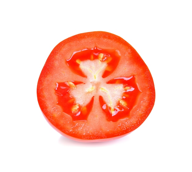 Pomidorowy plasterek odizolowywający na białym tle