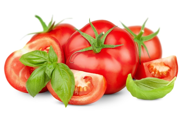 Pomidory i bazylia na białym tle na białym tle