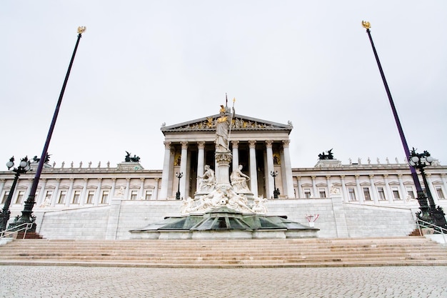 Pomnik Ateny Przed Wiedeńskim Parlamentem