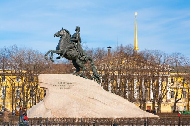 Zdjęcie pomnik cara i imperatora piotra i wielkiego jeźdźcy brązowi staint petersburg rosja