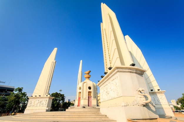 Pomnik Demokracji Tajlandiipomnik Demokracji W Bangkoku