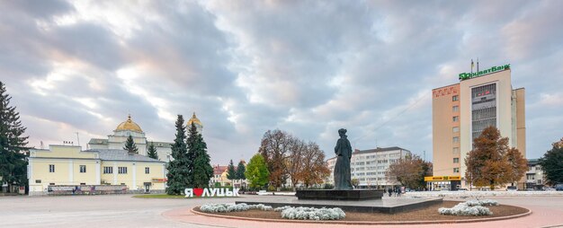 Pomnik L.Ukrainki na placu w mieście Łuck.