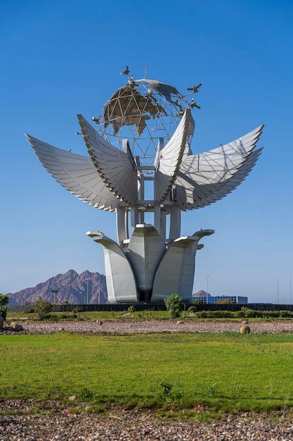 Pomnik na placu pokoju w mieście Sharm El Sheikh Egipt