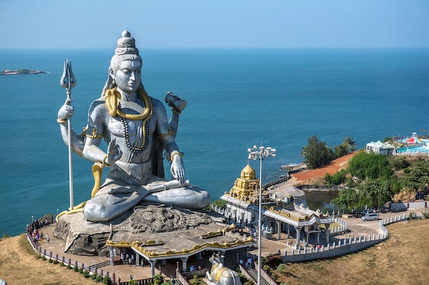 Zdjęcie pomnik pana śiwy w murudeshwar karnataka indie wycieczka z goa i gokarna big shiva