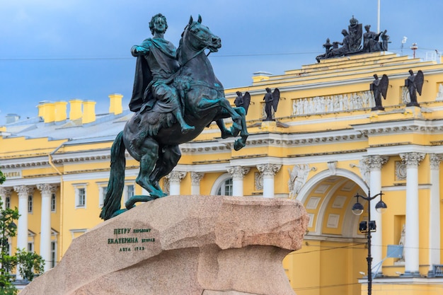 Pomnik Piotra Wielkiego Jeździec Brązowy w Petersburgu Rosja