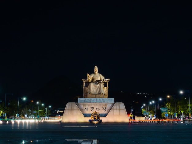 Pomnik Sejonga Wielkiego Na Placu Gwanghwamun