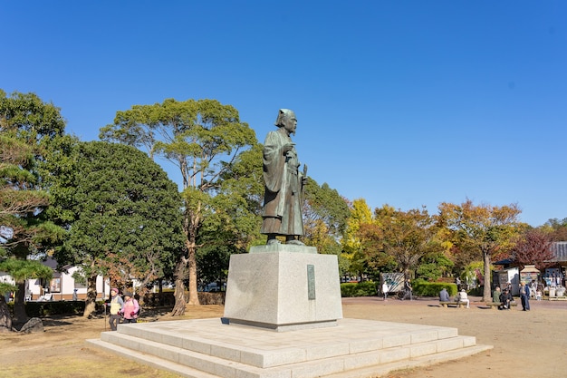 Pomnik Tokugawy Mitsukuni w parku Senba w Mito, Ibaraki, Japonia.