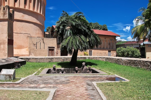 Zdjęcie pomnik w stone town w zanzibarze