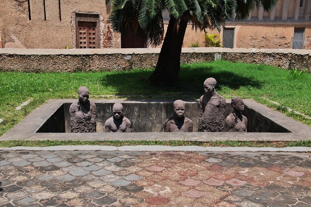 Zdjęcie pomnik w stone town w zanzibarze