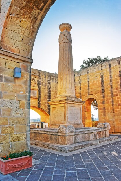 Pomnik W Upper Barracca Gardens W Valletcie Na Malcie