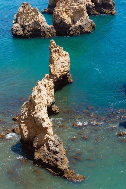 Ponta da Piedade grupa formacji skalnych wzdłuż wybrzeża miasta Lagos Algarve Portugalia