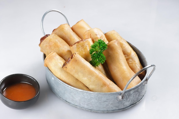 Popia Sayur lub Lumpia to sajgonki wypełnione warzywami.