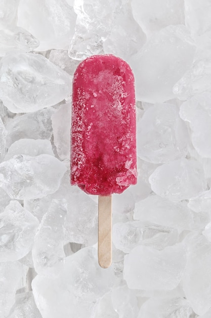 Zdjęcie popsicle z czerwonych winogron pyszne świeże letnie owoce słodki deser