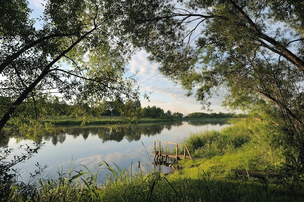 Poranek nad rzeką