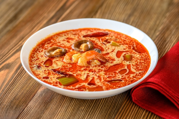 Porcja zupy Tom Yum