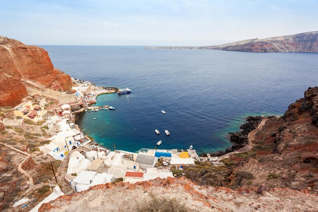 Port Amoudi Bay na wyspie Santorini na Cykladach, Grecja