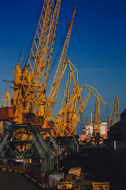 Port handlowy w Odessie. Jest to najbardziej ruchliwy port na świecie pod względem całkowitego tonażu żeglugi.