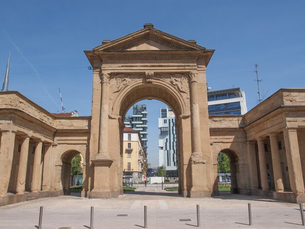 Porta Nuova W Mediolanie