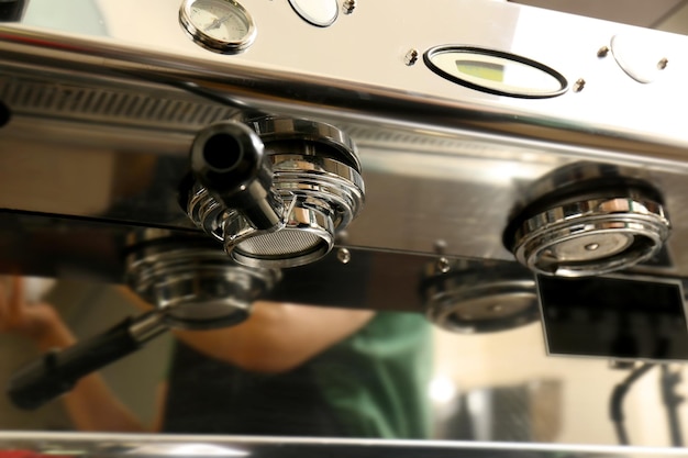 Portafiltr bez dna w ekspresie automatycznym