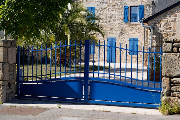 Portal niebieska klasyczna stalowa stara brama w stylu retro klasyczne wejście do domu!