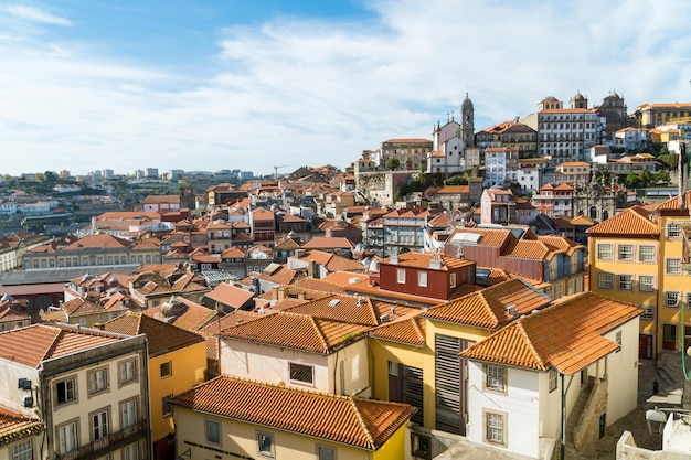 PORTO PORTUGALIA 31 października 2017 Panoramis widok na stare centrum miasta i czerwone dachy wyłożone kafelkami Porto Portugalia